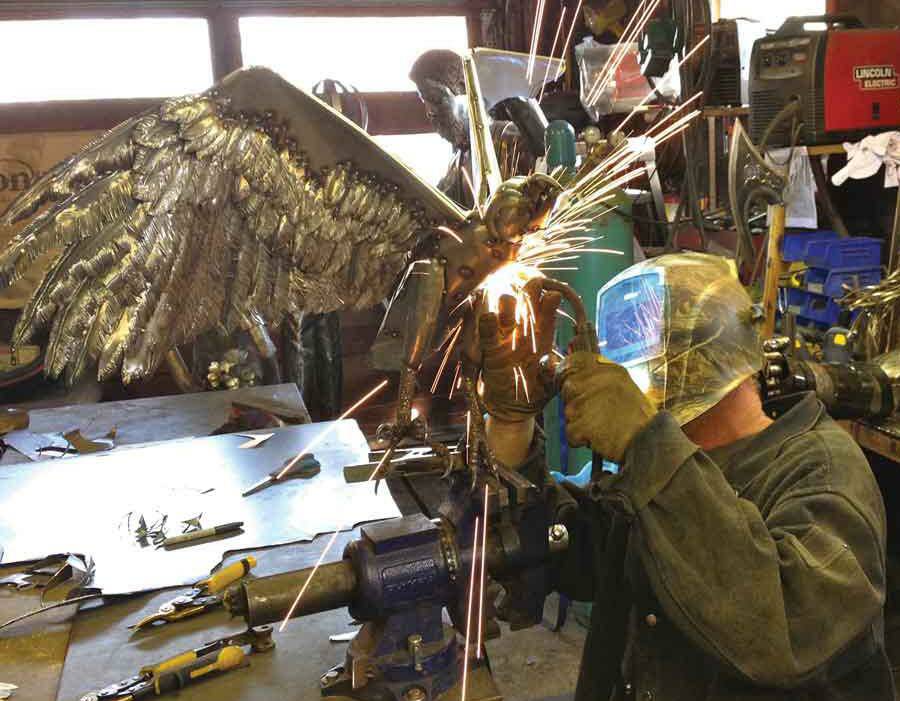 全球钣金新闻-金属制造狂：焊工制作动物的金属钣金-开云手机官方版页面登录入口-开云(中国)